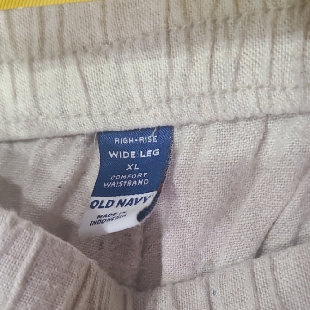 Old Navy Women's Tan Cropped Pants - Picture 11 of 11